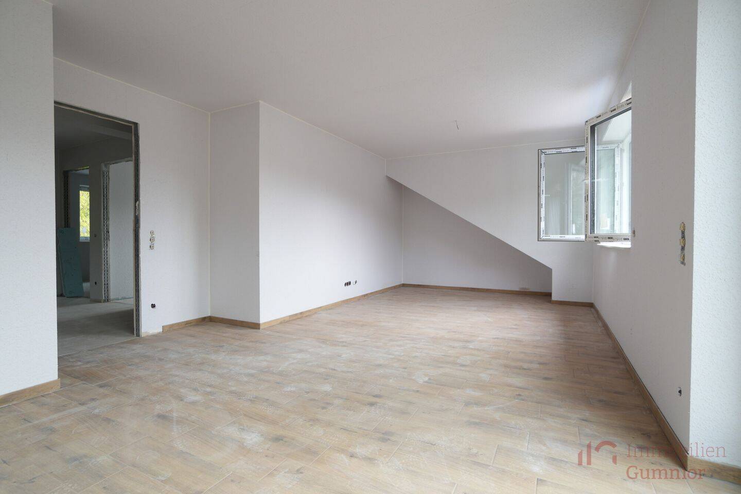 IMMOBILIEN GUMNIOR präsentiert: Dachgeschosswohnung in ruhiger Wohnlage, 48499 Salzbergen