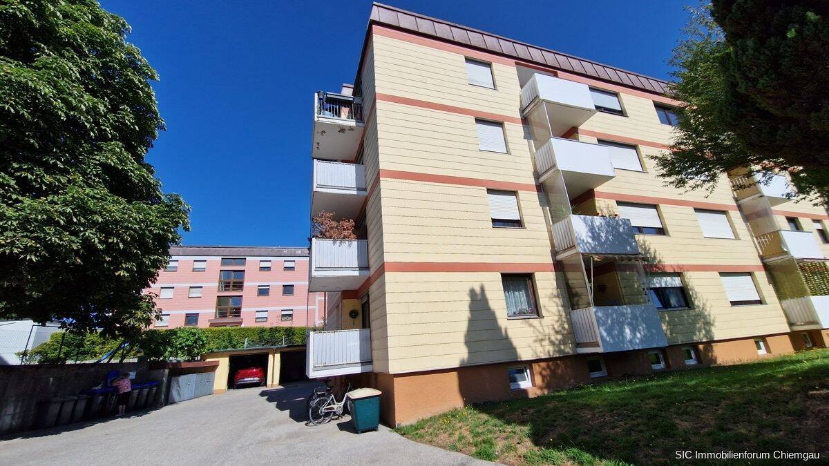 Renovierungsbedürftige 2-Zimmer Wohnung in bevorzugter Wohnlage von Traunstein, 83278 Traunstein