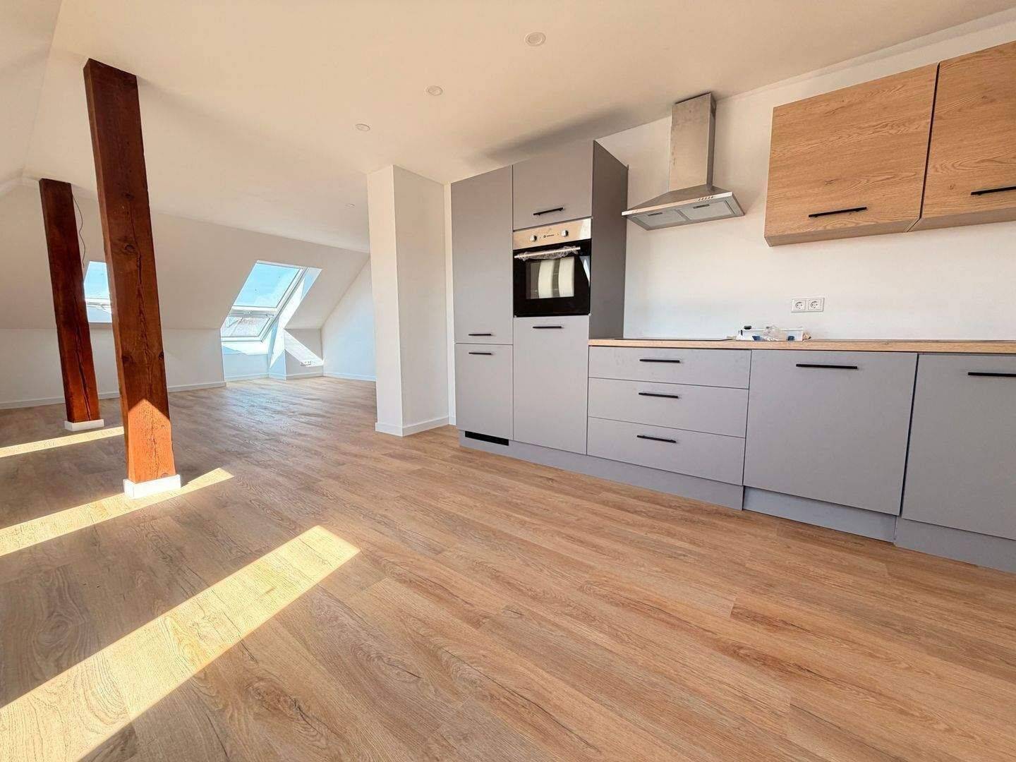 Erstbezug nach DG-Ausbau +++ Moderne 3-Zimmer-Wohnung mit Einbauküche & Aufzug, 90461 Nürnberg
