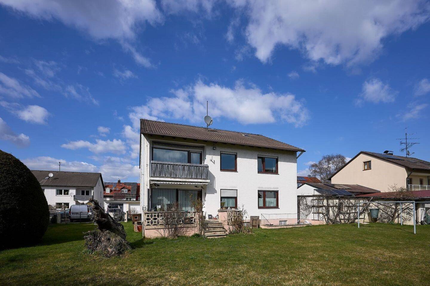 Zweifamilienhaus  mit Ausbaupotential, großes Grundstück, ca. 100 qm Wohnung/Etage, 85375 Neufahrn b. Freising