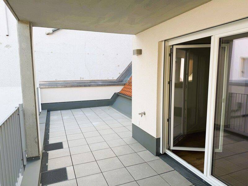Lichtdurchflutetes Wohngefühl mit Balkon und neuer Einbauküche – modernes Zuhause zum Wohlfühlen, 86150 Augsburg (Innenstadt)