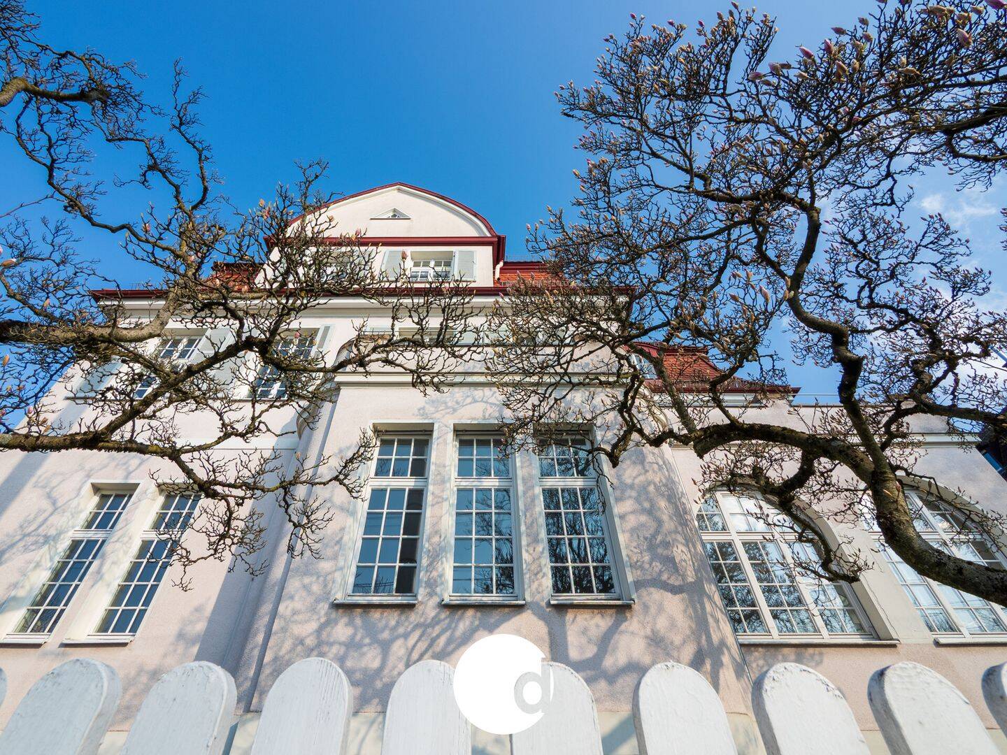 Über den Dächern von Stuttgart: Großzügige Dachgeschoss-Maisonette auf der Gänsheide, 70184 Stuttgart (Frauenkopf Mitte Ost Süd)