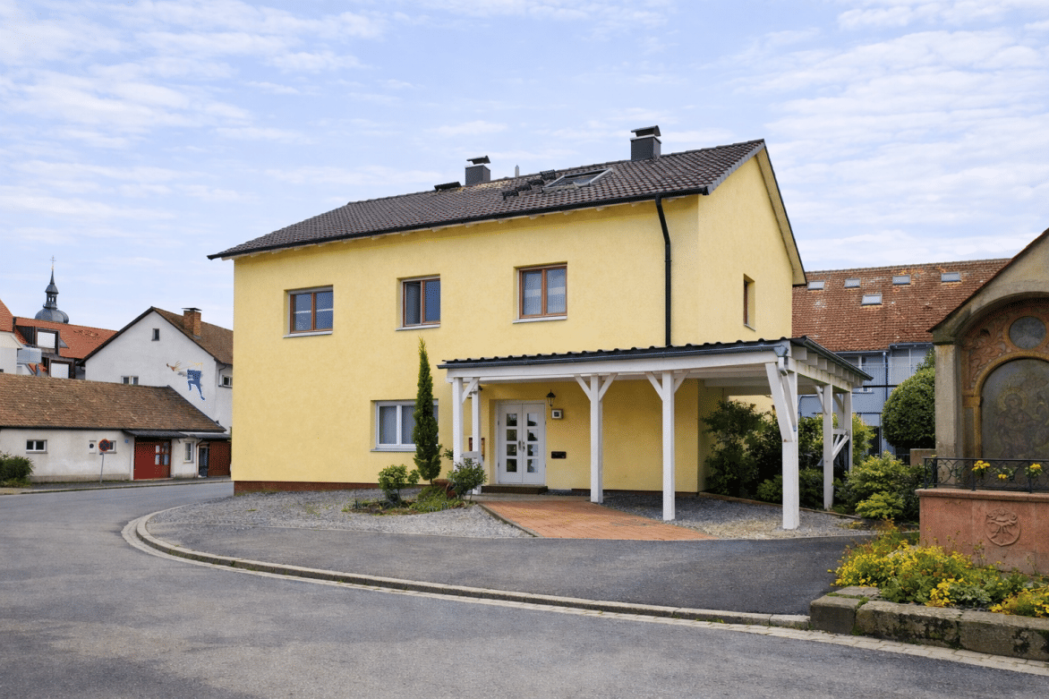 Zweifamilienhaus mit Gewerbeeinheit in begehrter Lage von Gengenbach, 77723 Gengenbach