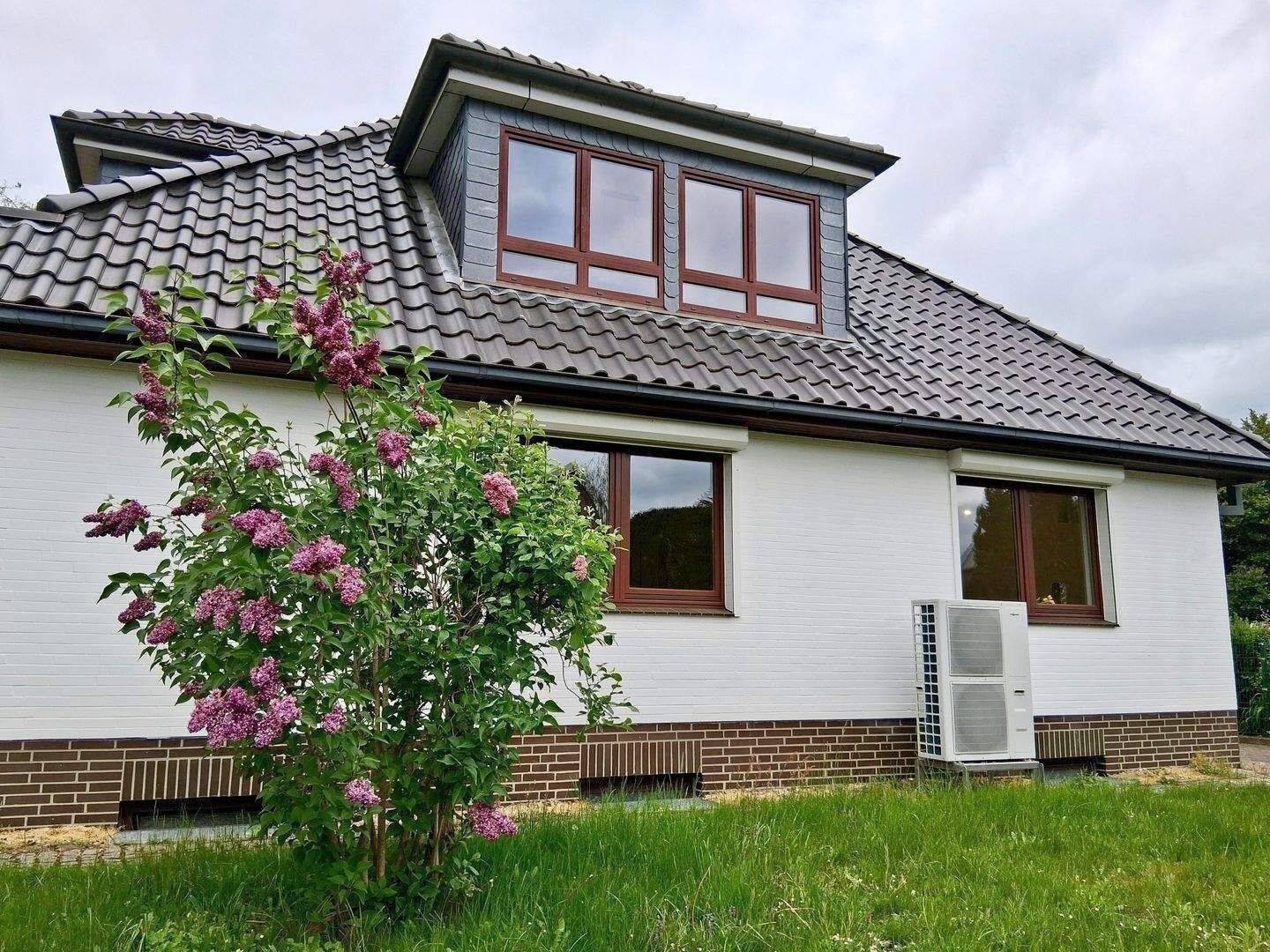 NIENDORF – top Lage – 30 Zone – großzügiges Familiendomizil – mit 8 Zimmern – neue Gas/Hybridheizung – Fußbodenheizung – bezugsfertig renoviert –, 22453 Hamburg (Eimsbüttel Fuhlsbüttel Groß Borstel Niendorf)