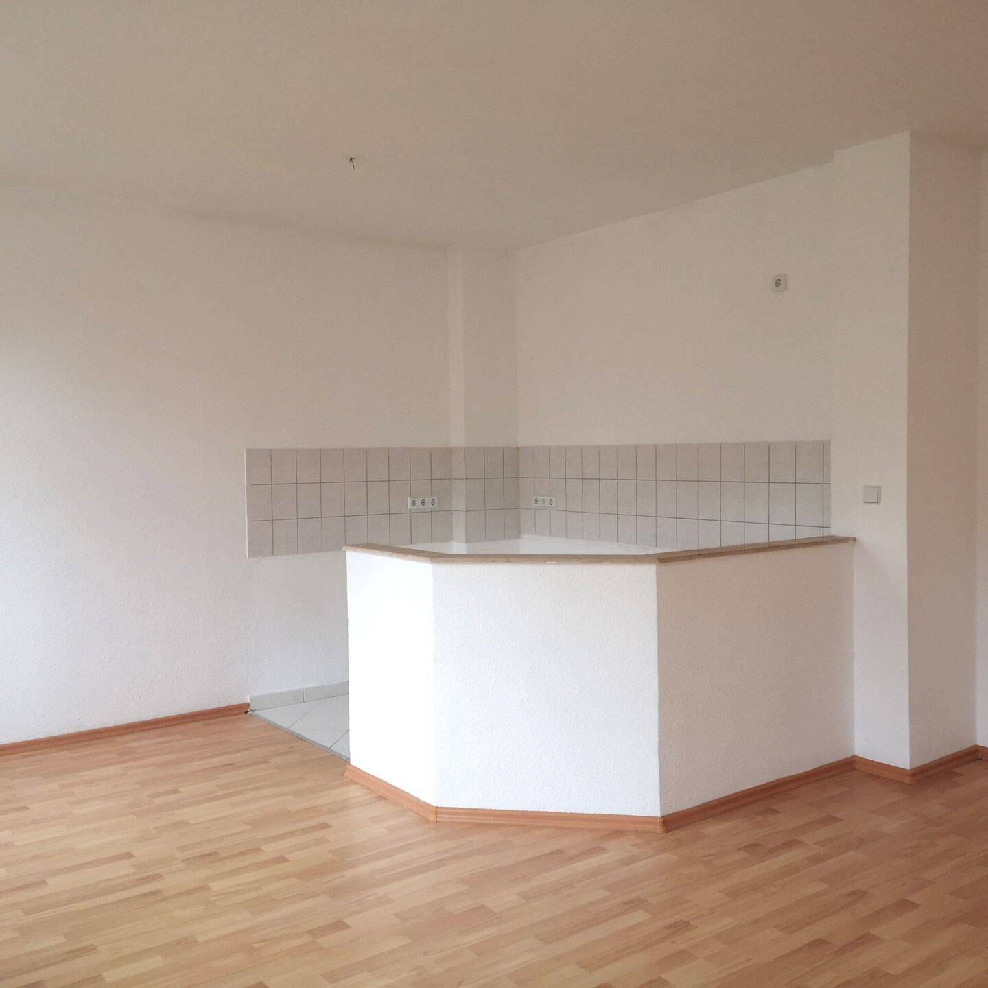 2 Raumwohnung mit offener Wohnküche und Balkon, 2826 Görlitz