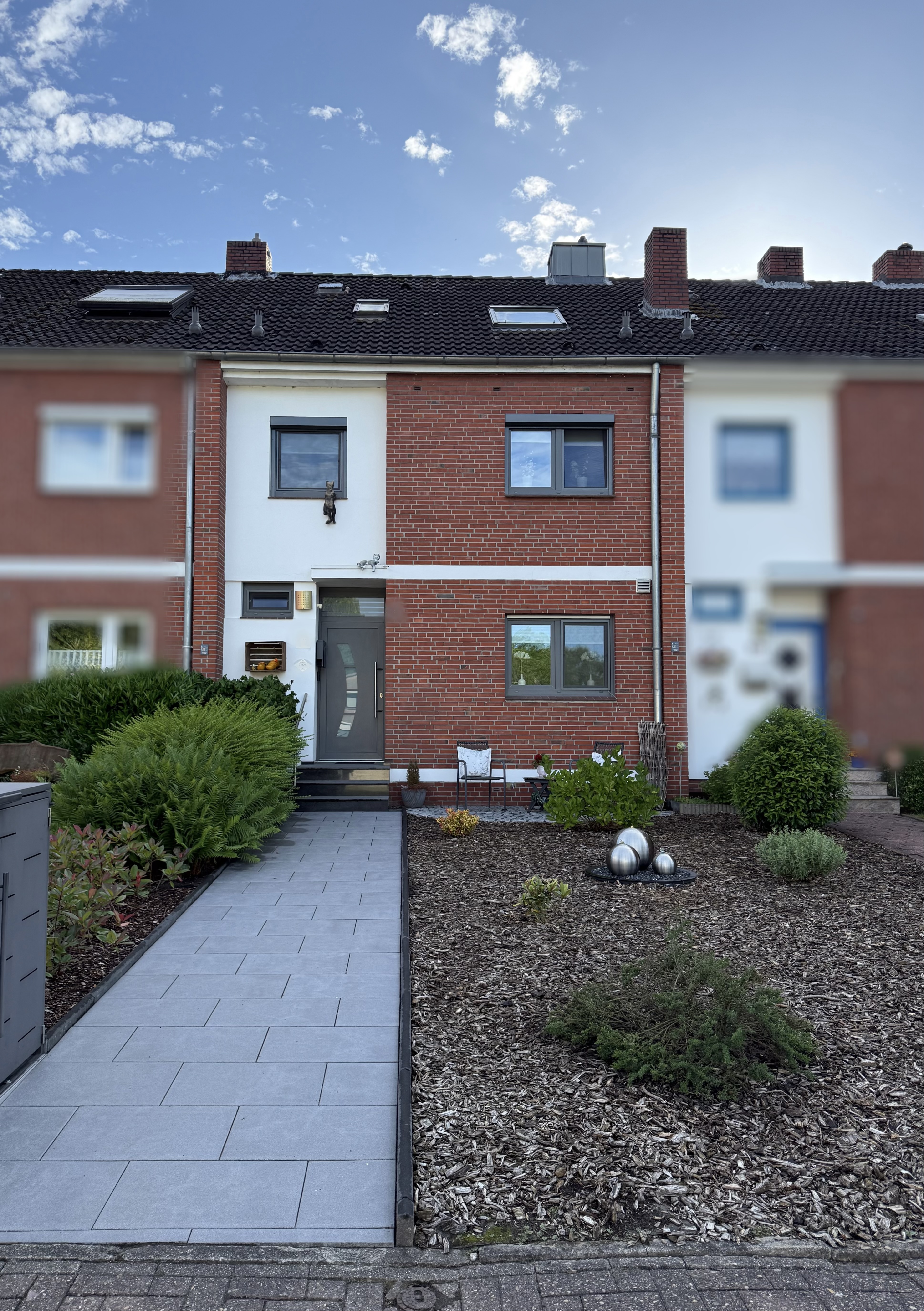 Modernisiertes Reihenhaus mit großem Pool in Altengroden, 26386 Wilhelmshaven