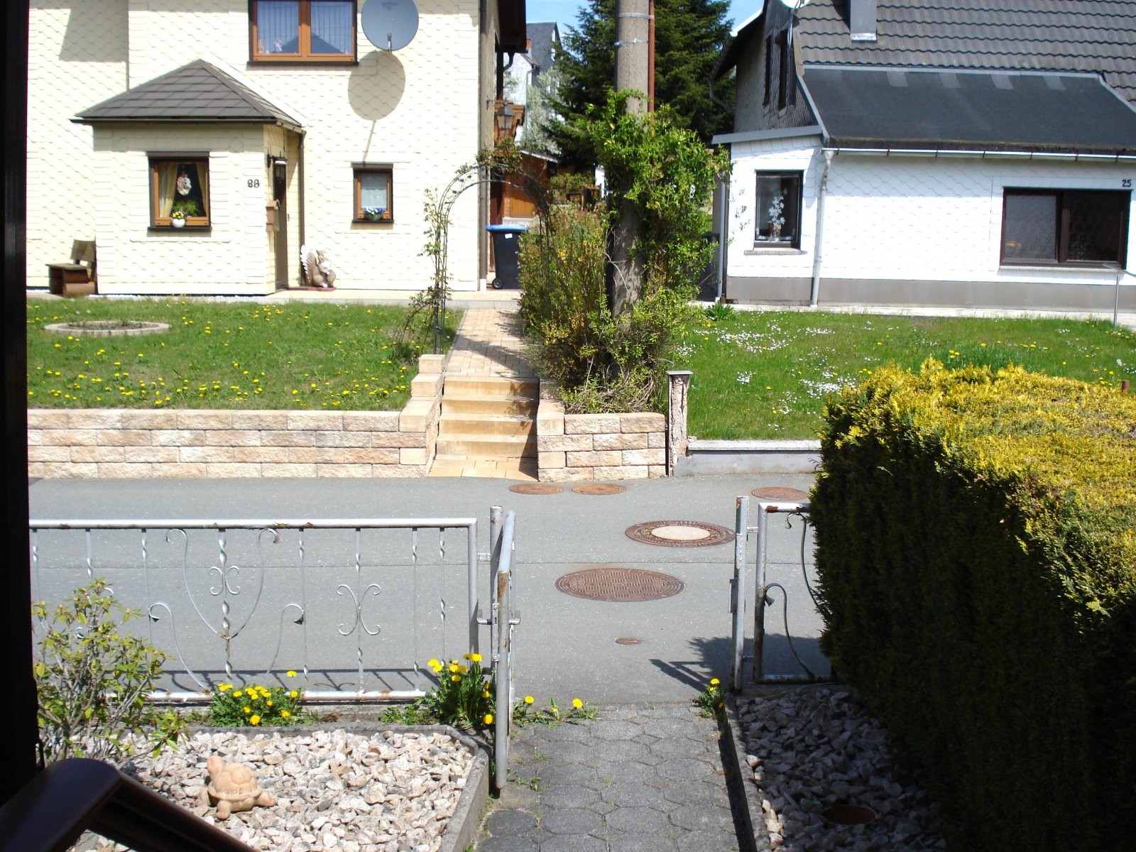 Behagliche Doppelhaushälfte für die Familie, 7318 Saalfeld/Saale