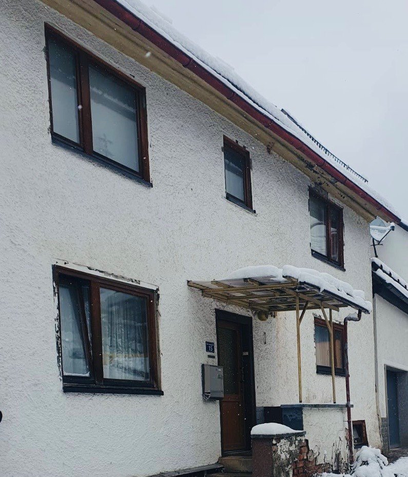 Zentraler Familienhaus in Suhl - Ideal für Renovierungsprojekte, 98529 Suhl (Mäbendorf Suhl Albrechts Dietzhausen Wichtshausen)