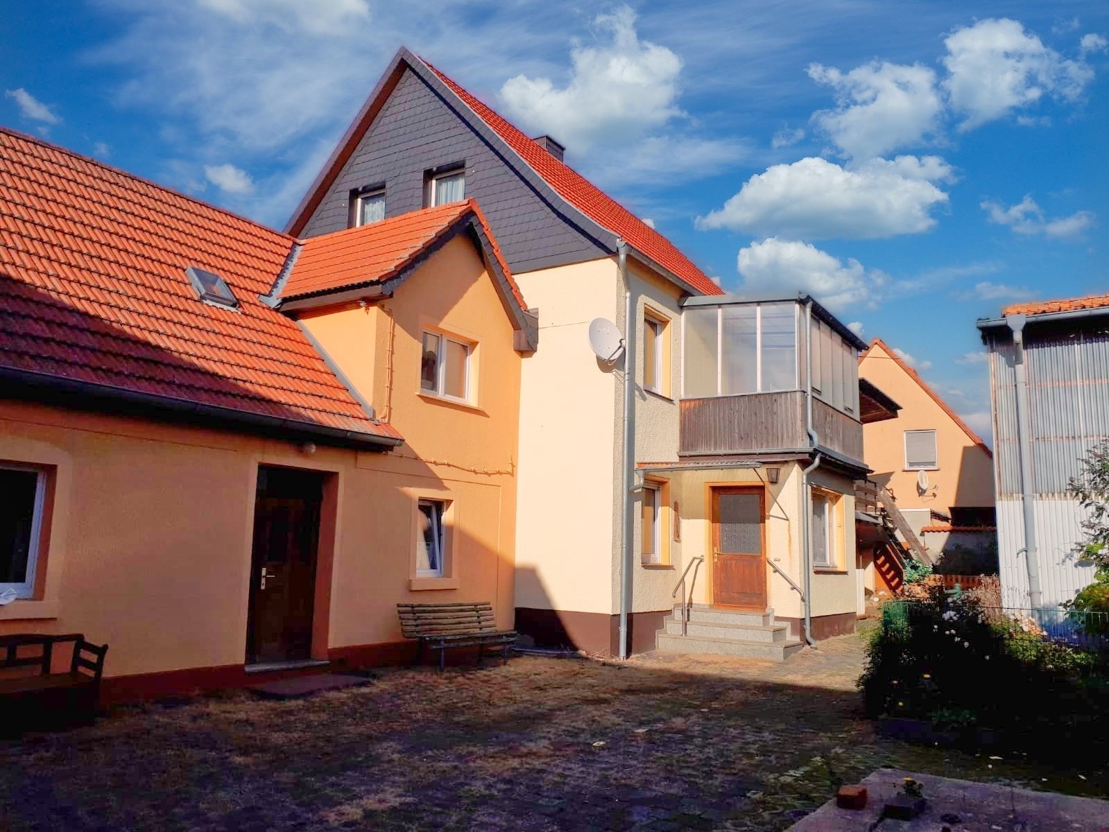 Einfamilienhaus mit großer Scheune in zentraler Lage, 6343 Mansfeld
