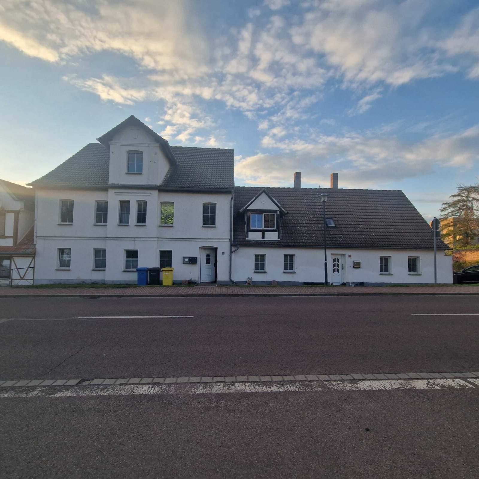 Idyllisches 3-Parteien-Mehrfamilienhaus in Wettin-Löbejün, 6193 Petersberg