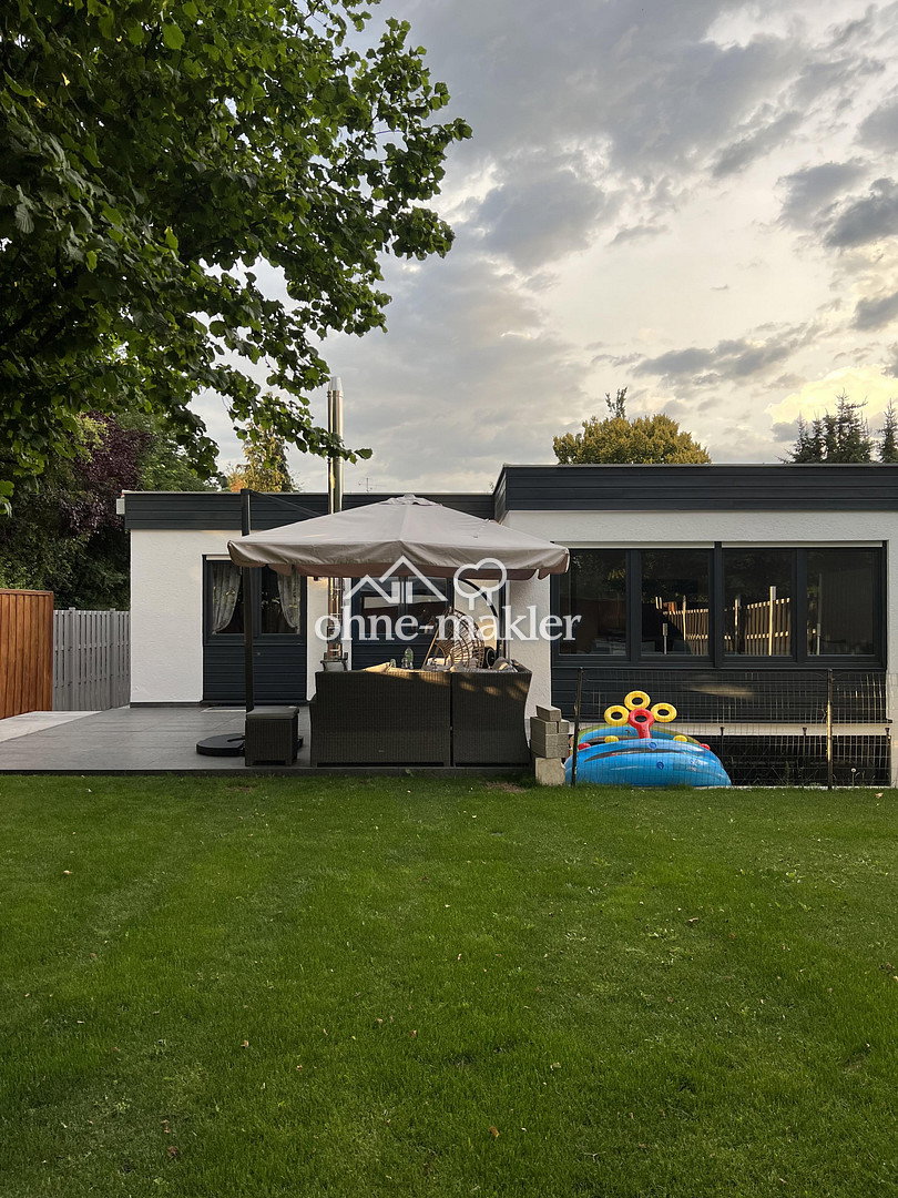 Lichtdurchfluteter Bungalow mit Sauna und Garten in Puchheim, 82178 Puchheim