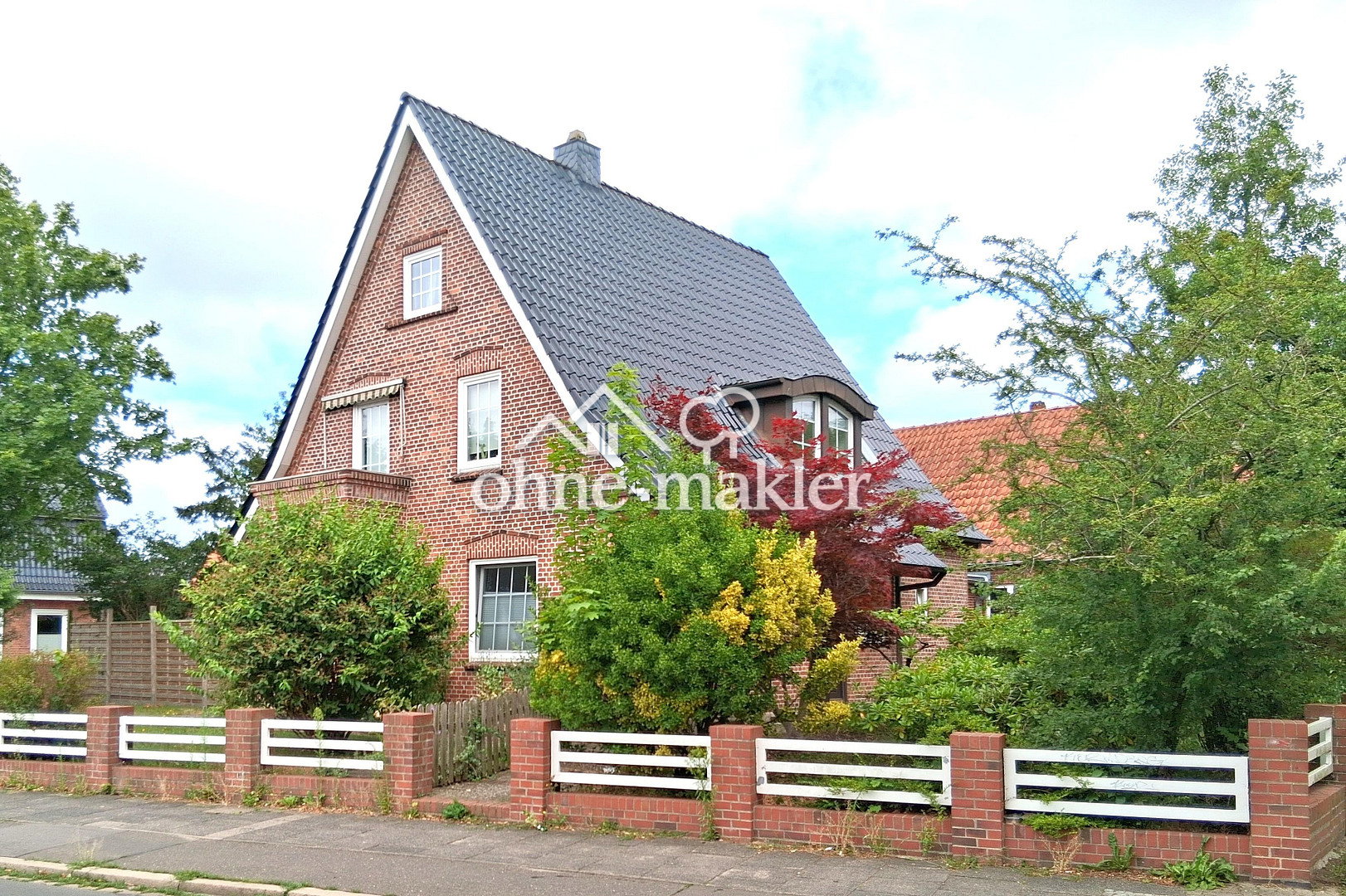 Zentral gelegenes Zweifamilienhaus mit Werkstatt, 24768 Schülp b. Rendsburg