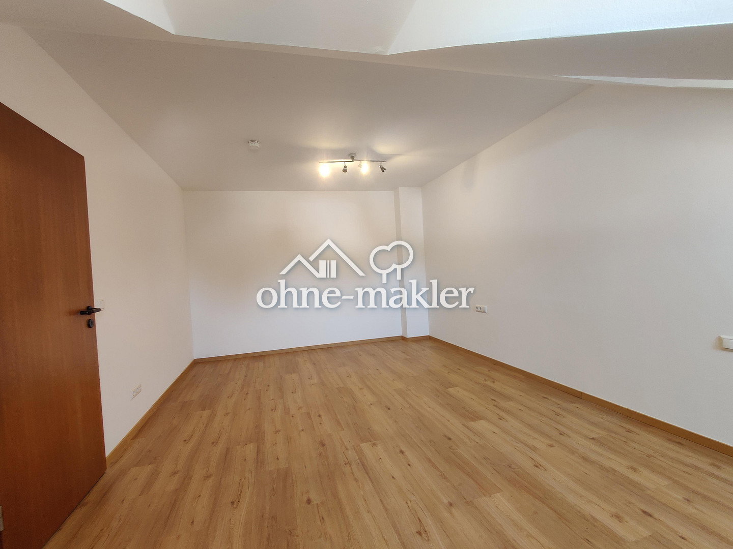 Dachgeschosswohnung mit Balkon & Top-Lage – Bahnhofstrasse 30 a, 85567 Grafing b. München – Vorschaubild 8