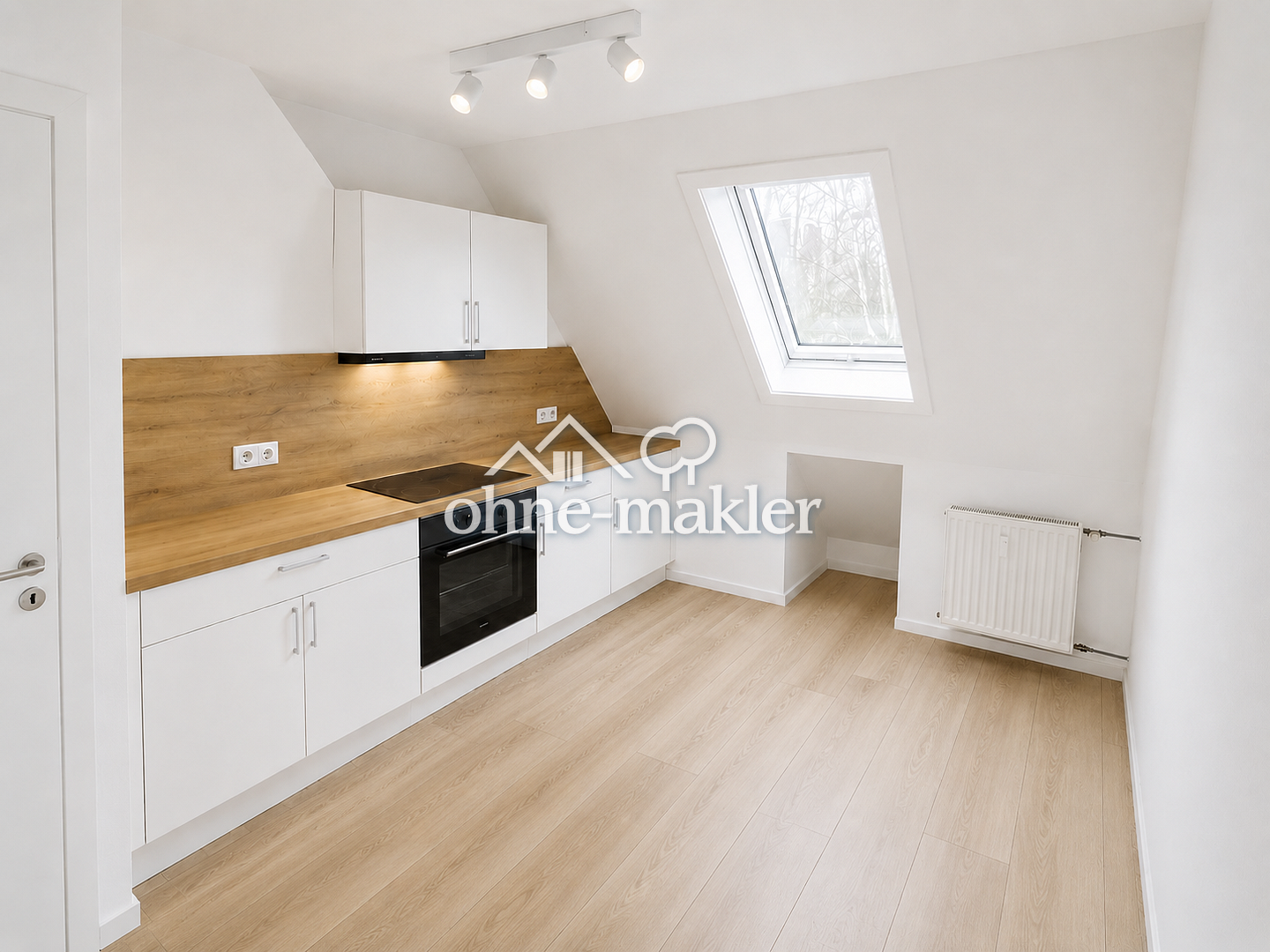 Hahnenbach Dachgeschosswohnung mit EBK & Balkon, 55606 Hahnenbach