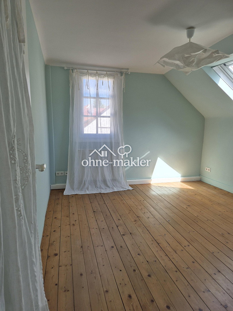 Charmantes WG-Zimmer mit Dachfenster & Garten, 70499 Stuttgart