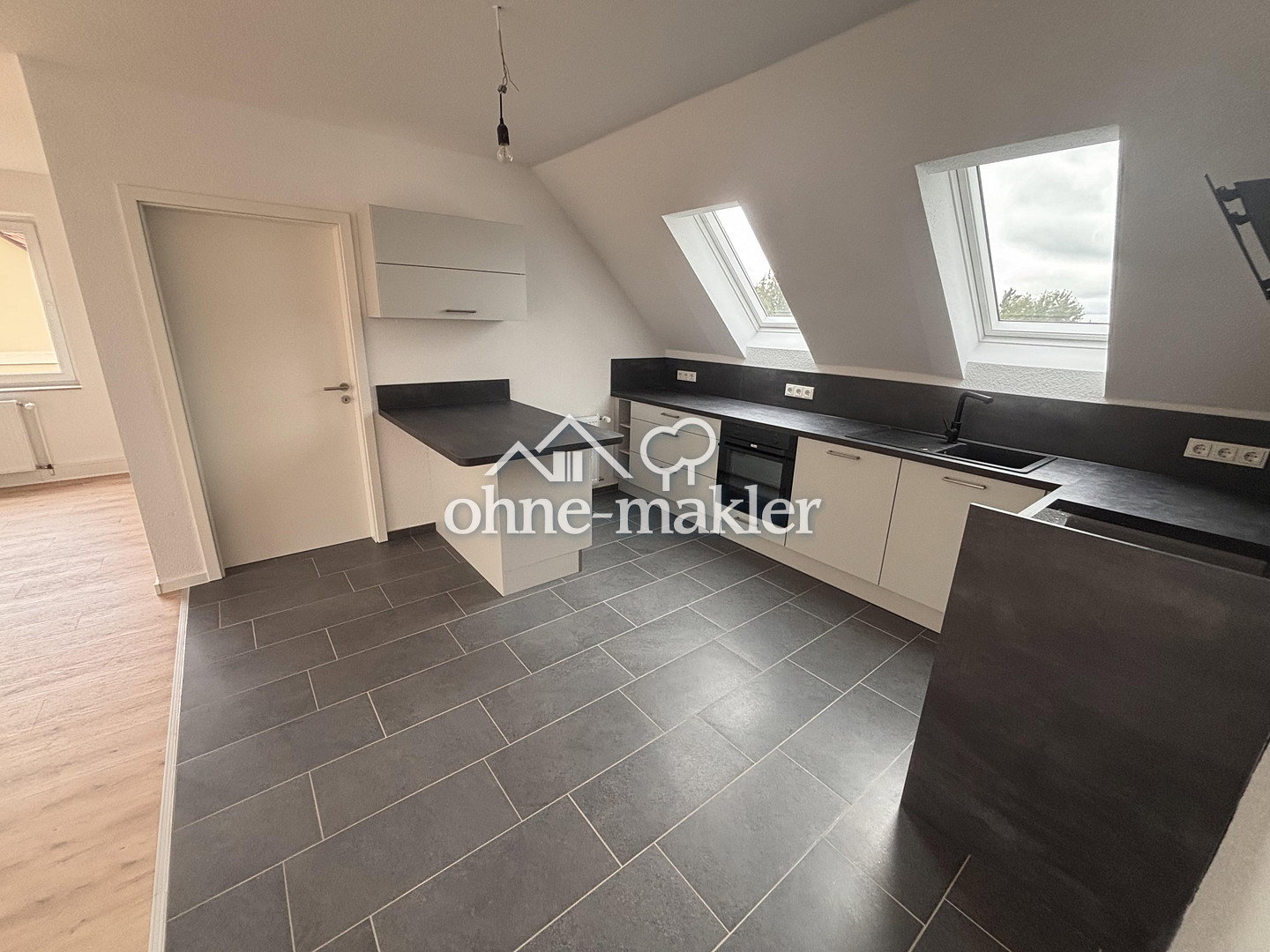 Helle Dachgeschosswohnung in Wunstorf-Kolenfeld, 31515 Wunstorf