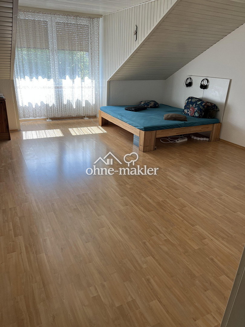 Dachgeschoss mit Garten in München-Trudering, 81825 München (Berg am Laim Trudering-Riem)