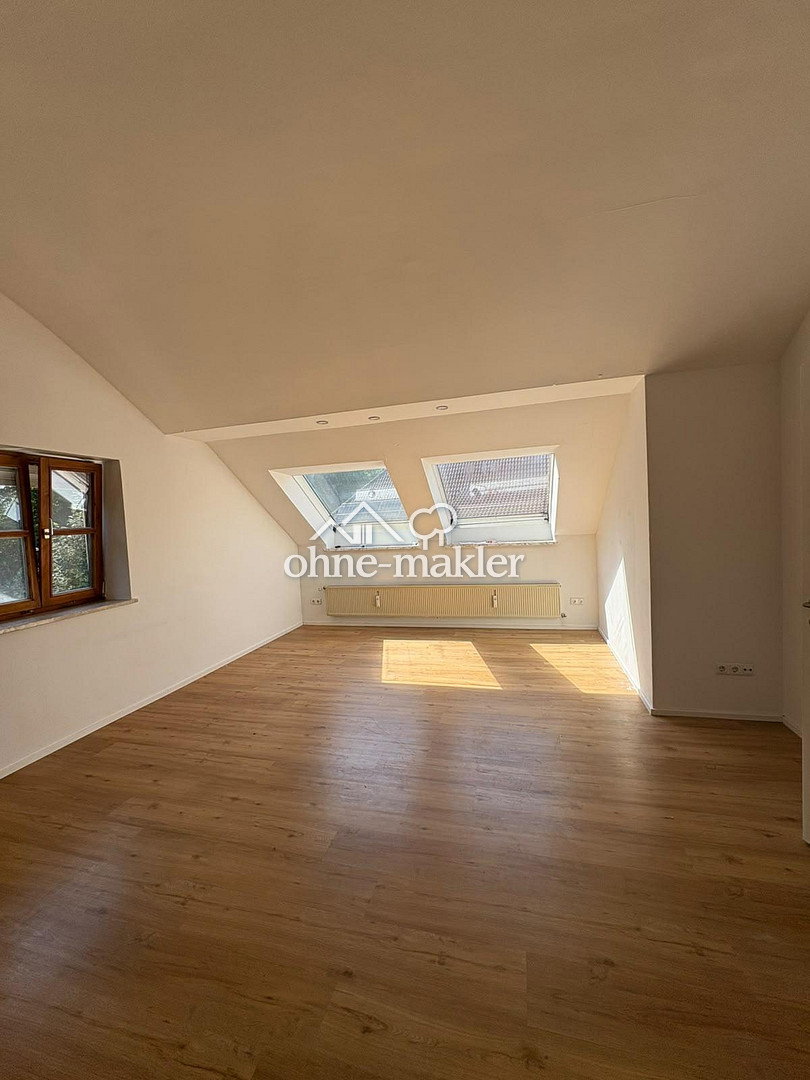 Dachgeschosswohnung mit Garten in Landshut, 84036 Landshut