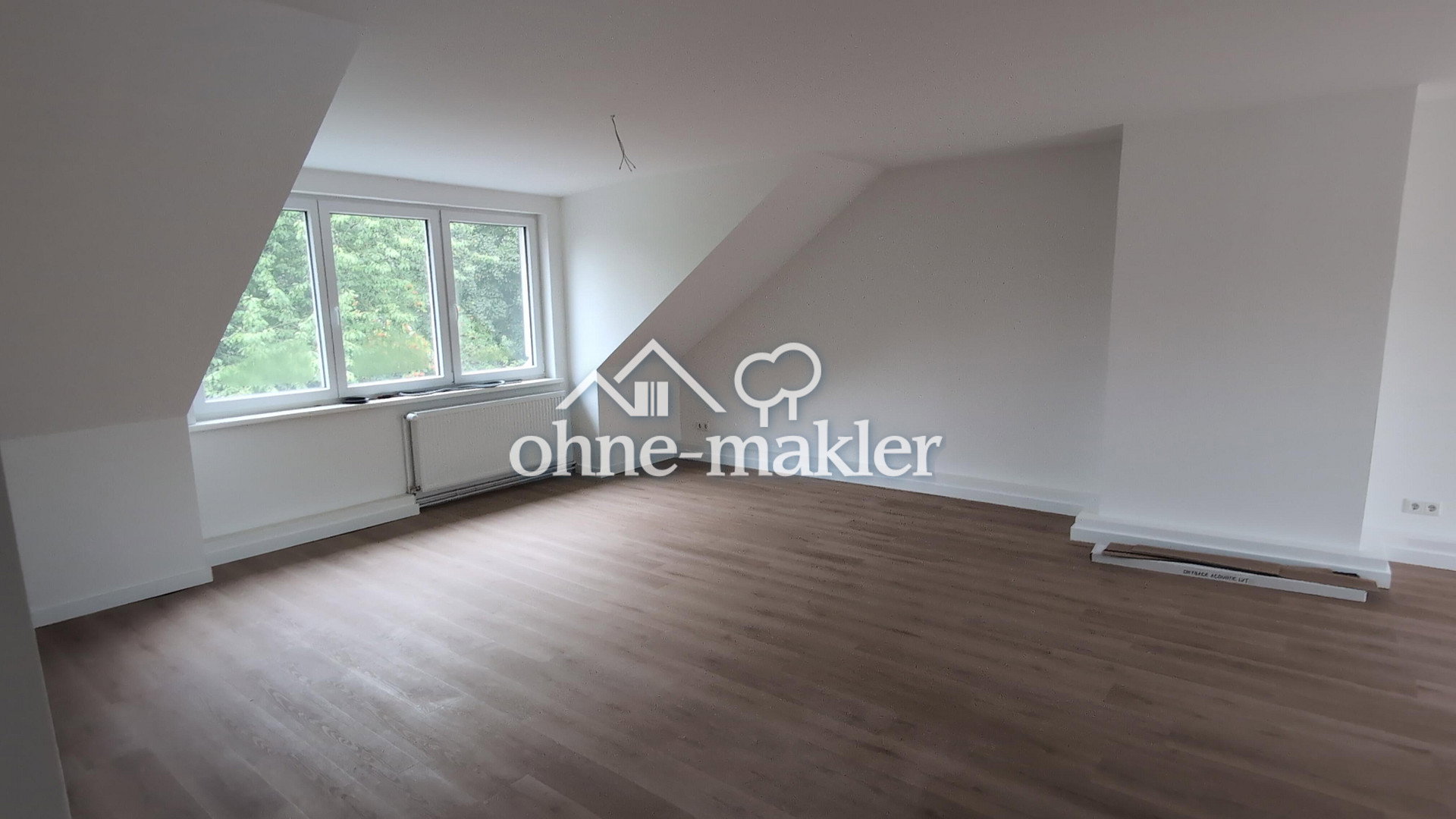 Dachgeschosswohnung mit Erstbezug in Kiel, 24109 Kiel (Hasseldieksdamm Mettenhof)