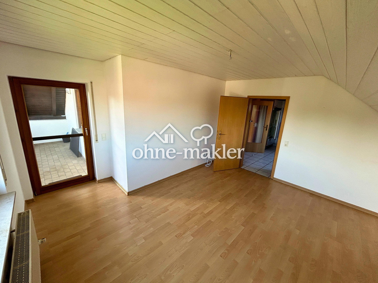 Dachgeschosswohnung mit Südbalkon in Wüstenrot, 71543 Wüstenrot