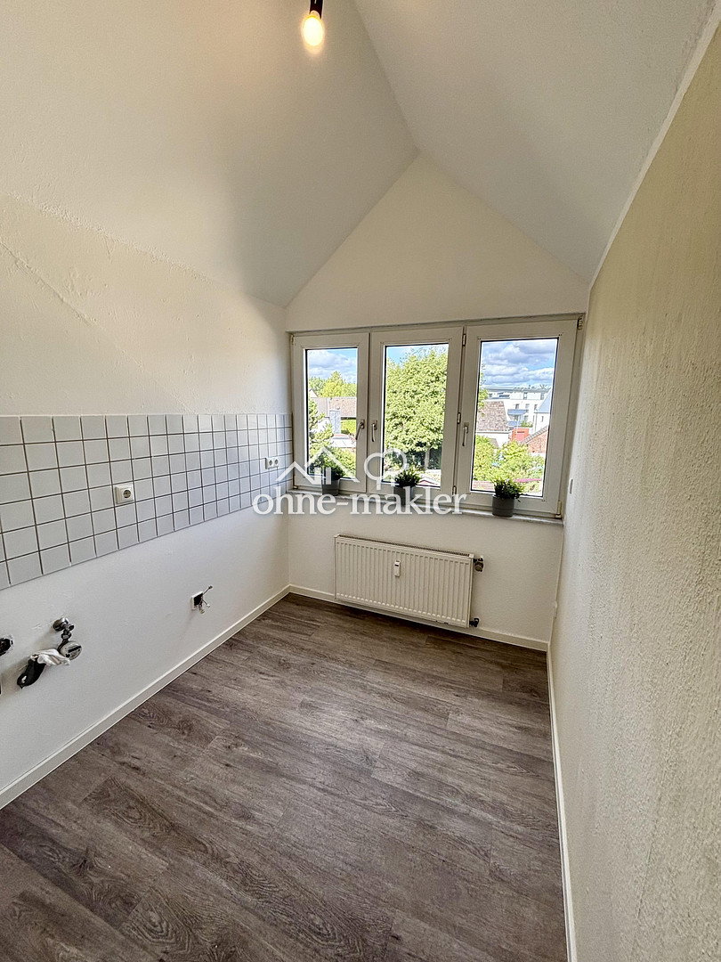 Dachwohnung in Quadrath – zentral & renoviert, 50127 Bergheim