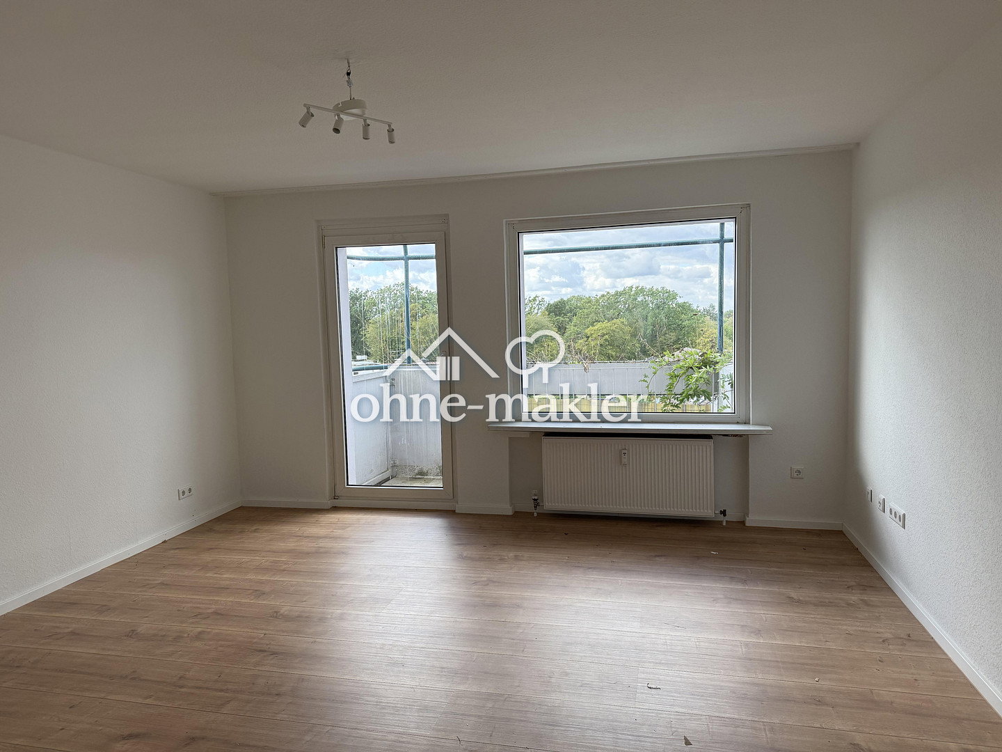 Dachgeschoss mit Balkon & Ausblick in Refrath, 51427 Bergisch Gladbach