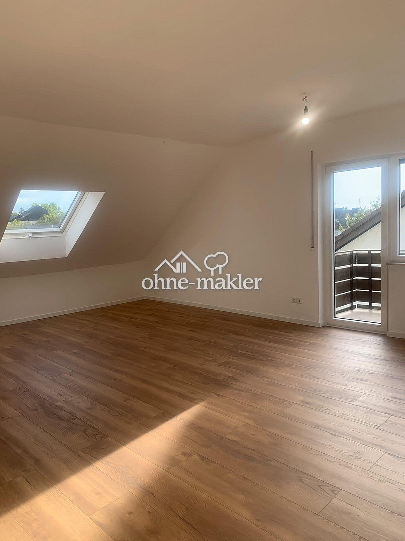 Dachgeschosswohnung mit Balkon & Einbauküche, 63486 Bruchköbel