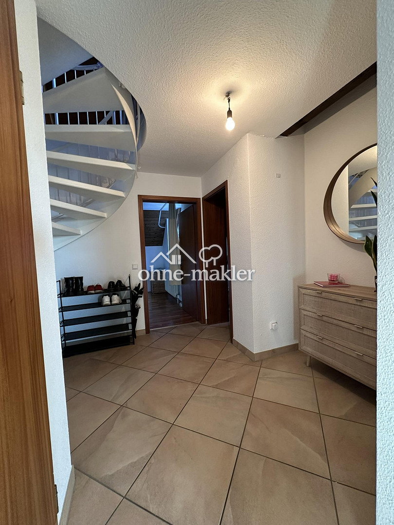 Charmante DG-Maisonettewohnung mit Galerie, Balkon, TG-Stellplatz und Keller in Weinstadt-Endersbach, 71384 Weinstadt