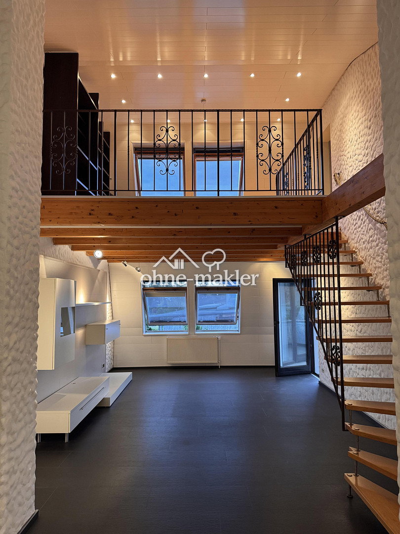 Stilvolle Maisonettewohnung mit Balkon und Stellplatz in Nidderau-Heldenbergen, 61130 Nidderau