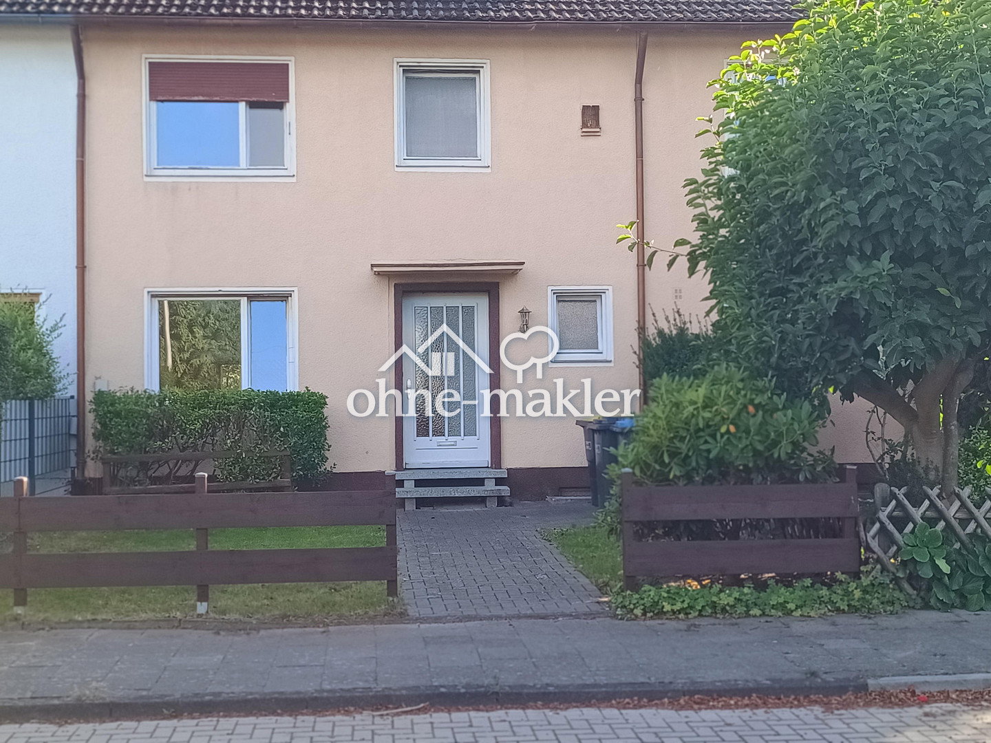 Ruhiges Reihenhaus mit Keller in Lübbecke, 32312 Lübbecke