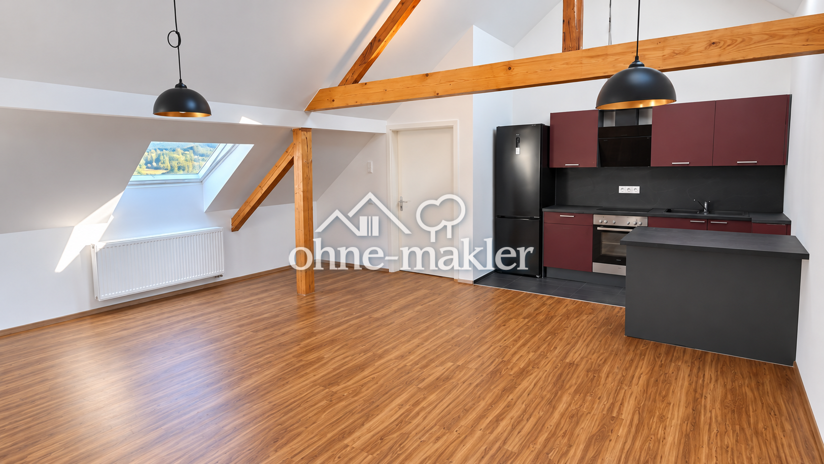 Dachgeschosswohnung in Neukirchen – zentral & saniert, 94362 Neukirchen