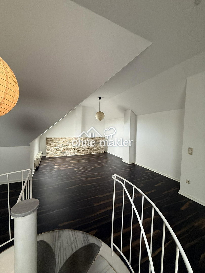 Dachgeschoss-Traum mit Balkon in Grevenbroich, 41515 Grevenbroich