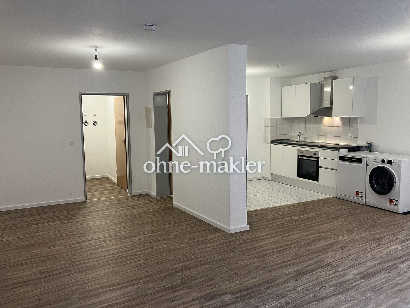 Neu sanierte und zentral gelegene 1.5-Zimmer Wohnung, mit Balkon, EBK und TG Stellplatz, 72458 Albstadt