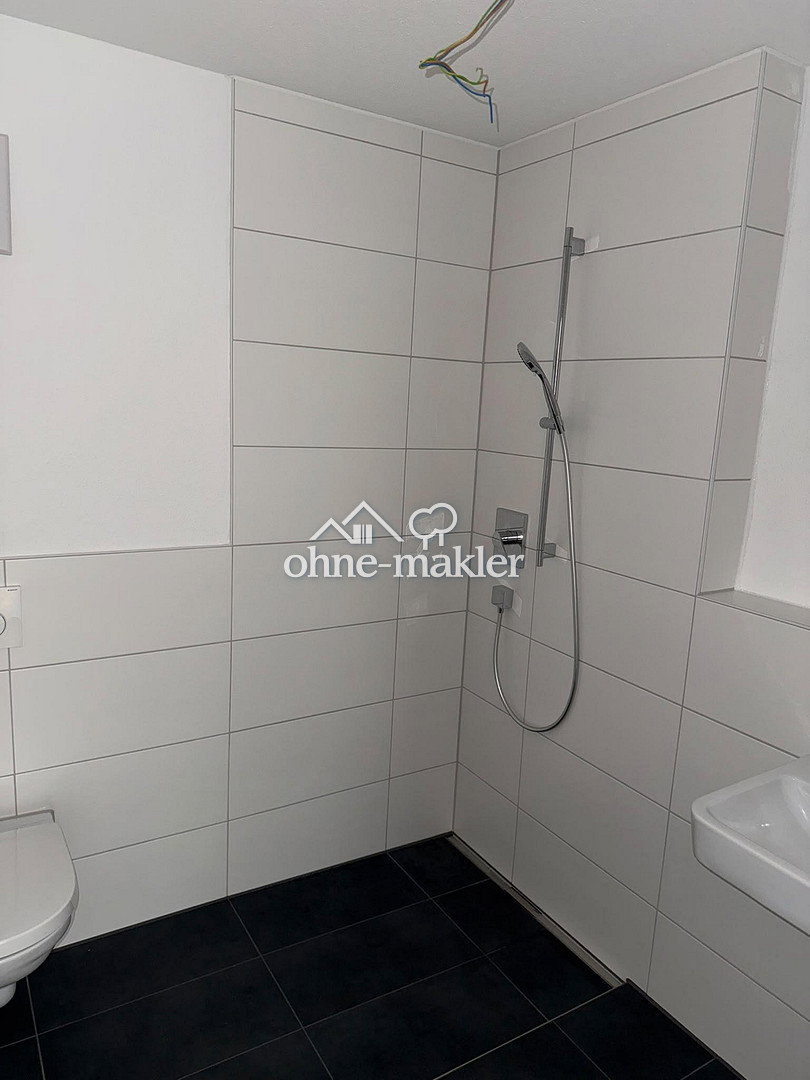 *Erstbezug* 2-Zimmer-Wohnung mit Balkon, Einbauküche und Stellplatz, 71563 Affalterbach