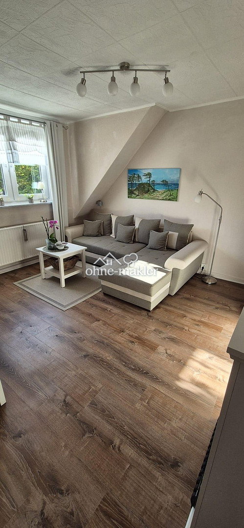 gemütliche Dachgeschosswohnung in Sasel, 22395 Hamburg (Wandsbek Bergstedt Poppenbüttel Sasel Wohldorf-Ohlstedt)