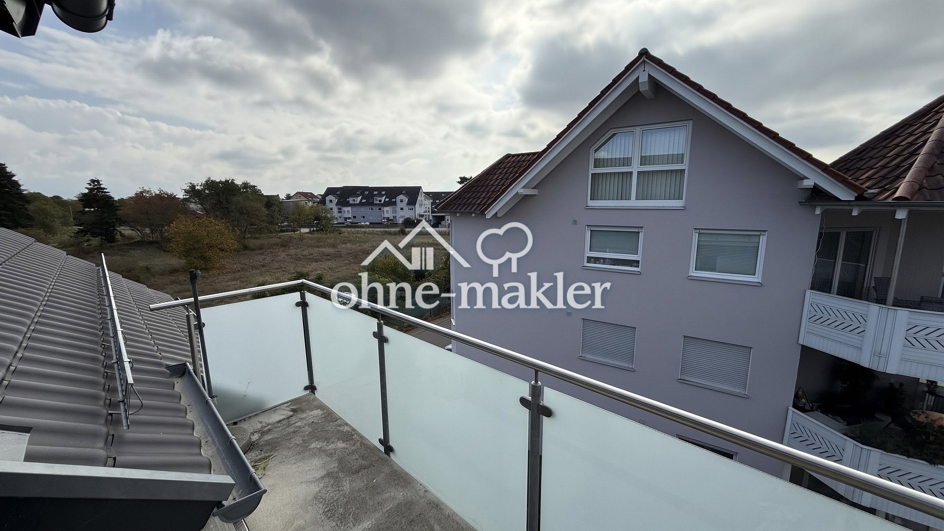 Dachgeschosswohnung mit Balkon & Feldblick, 68782 Brühl