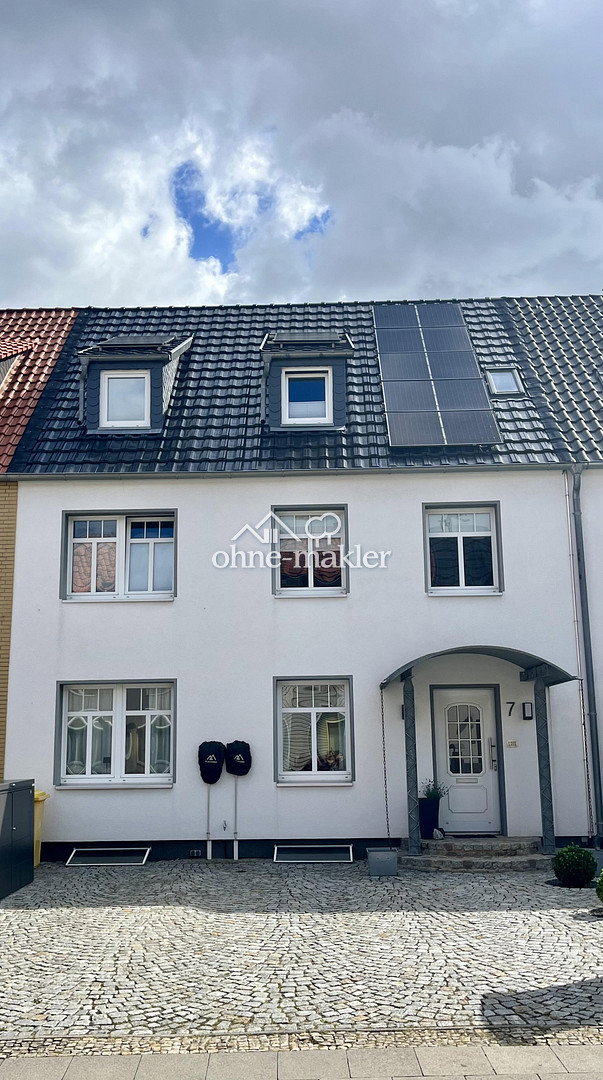 Wolfsburg Familienfreundliches Haus mit Einliegerwohnung, 38440 Wolfsburg