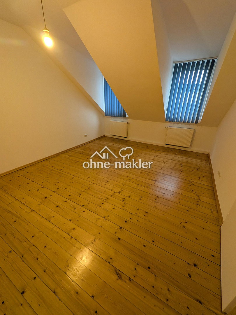 Renovierte DG-Wohnung in Wiesbaden-Mitte, 65185 Wiesbaden (Wiesbaden)