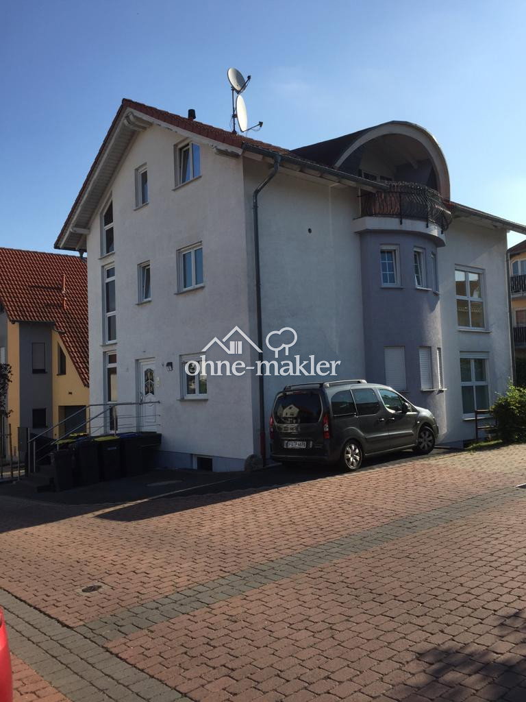 Dachgeschoss-Wohnung mit Balkon in Karben, 61184 Karben
