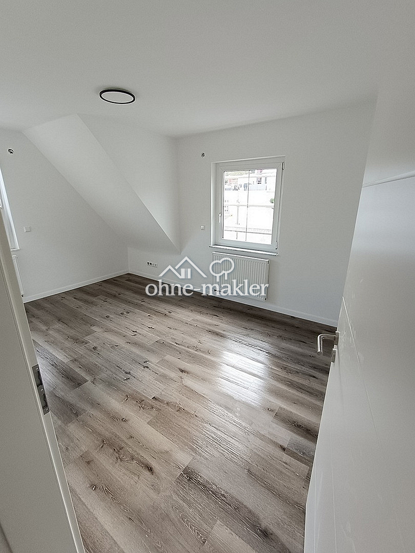 Dachgeschosswohnung in Bremen – Erstbezug nach Sanierung, 28325 Bremen (Ellenerbrok-Schevemoor Oberneuland Tenever)
