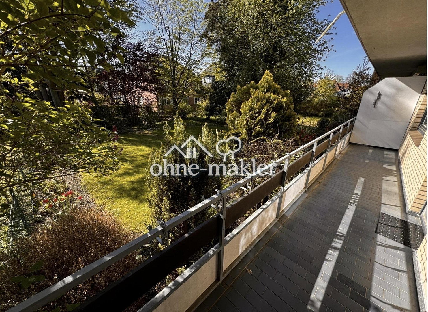 Sanierte 3  Zimmer Wohnung mit offener Wohnküche, Balkon und Gartennutzung, ruhig nahe Stadtpark, 23568 Lübeck (Schlutup Sankt Gertrud)