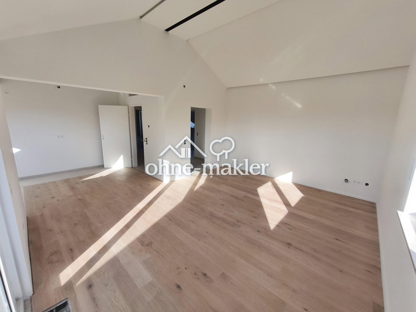 Traumhafte Dachgeschosswohnung mit Feldblick, 64342 Seeheim-Jugenheim