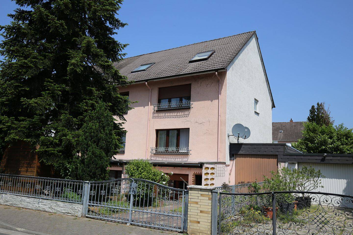 image-66250878