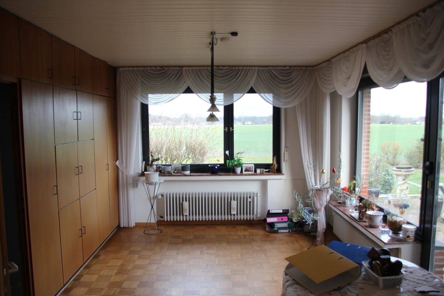 image-64716938