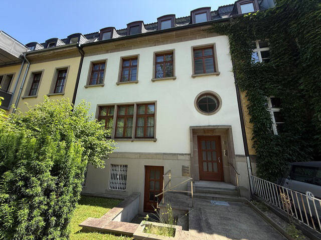 image-64737977