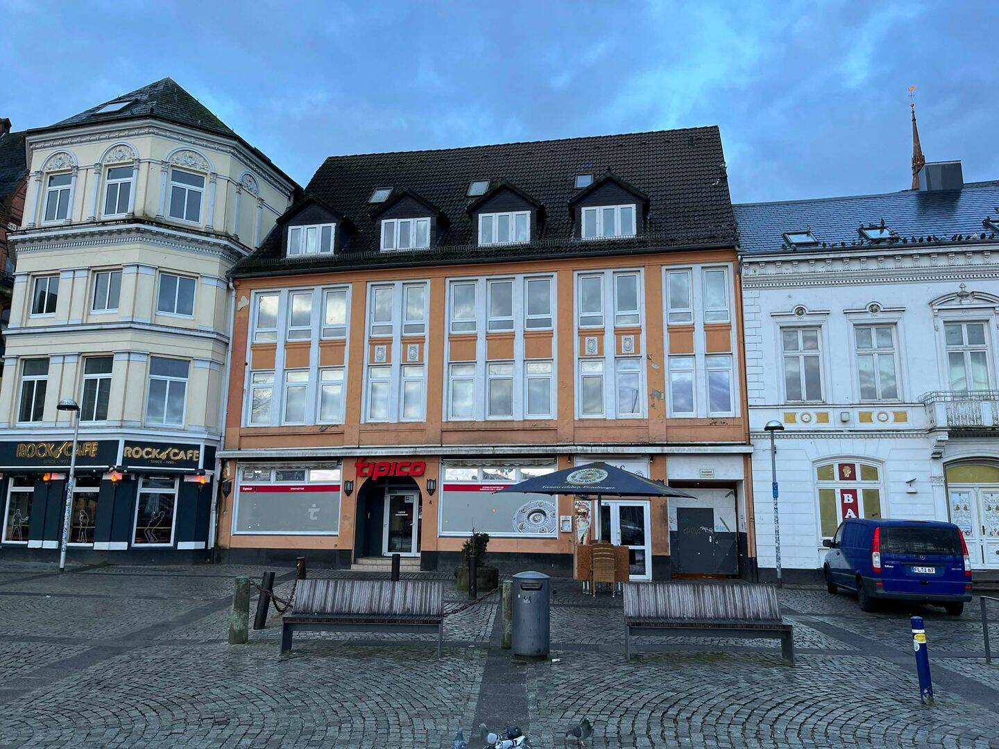 image-66554694