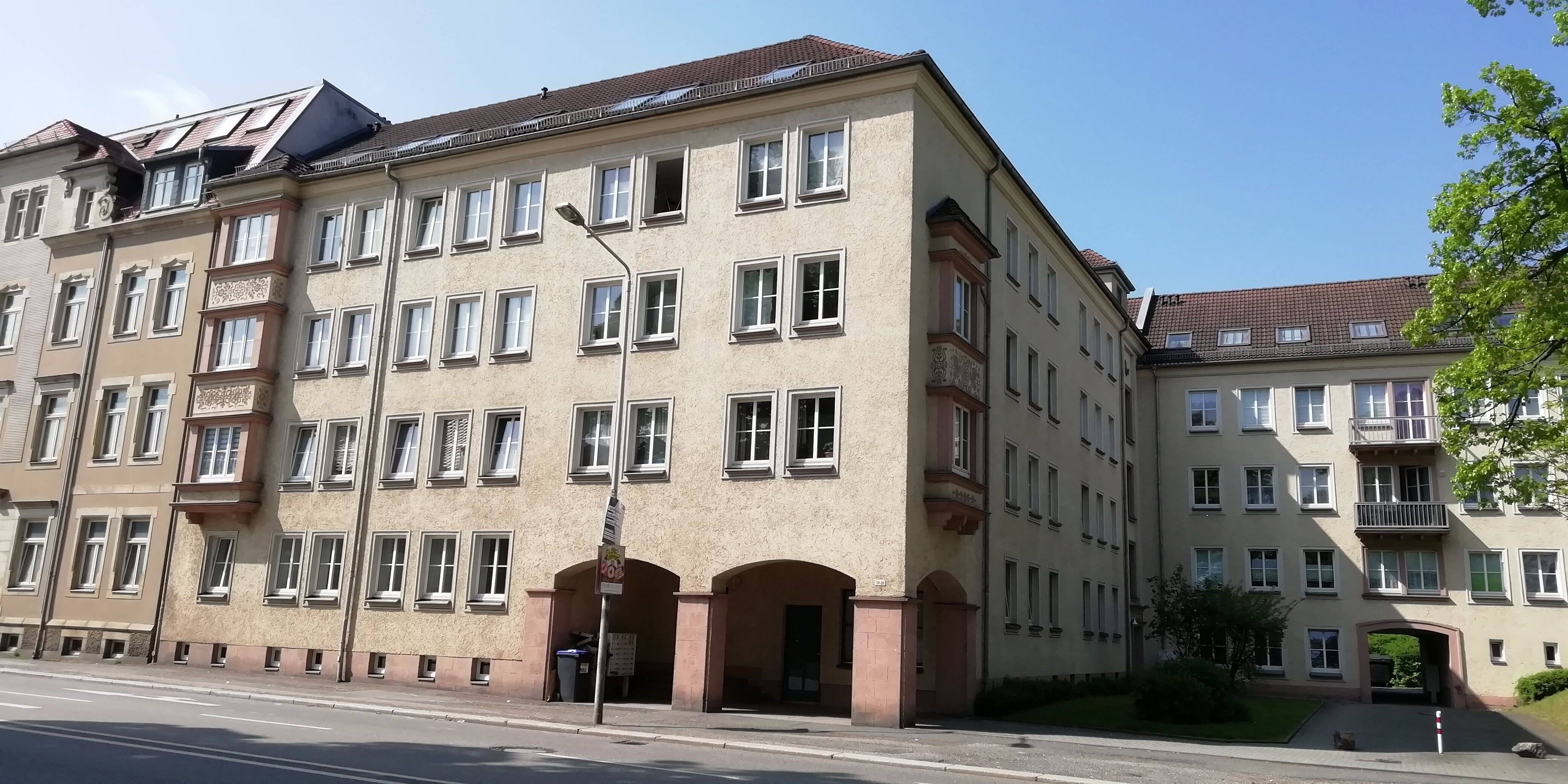 image-67310958