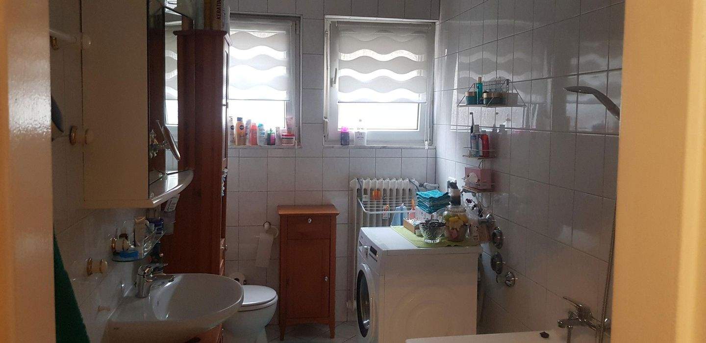 image-70000830
