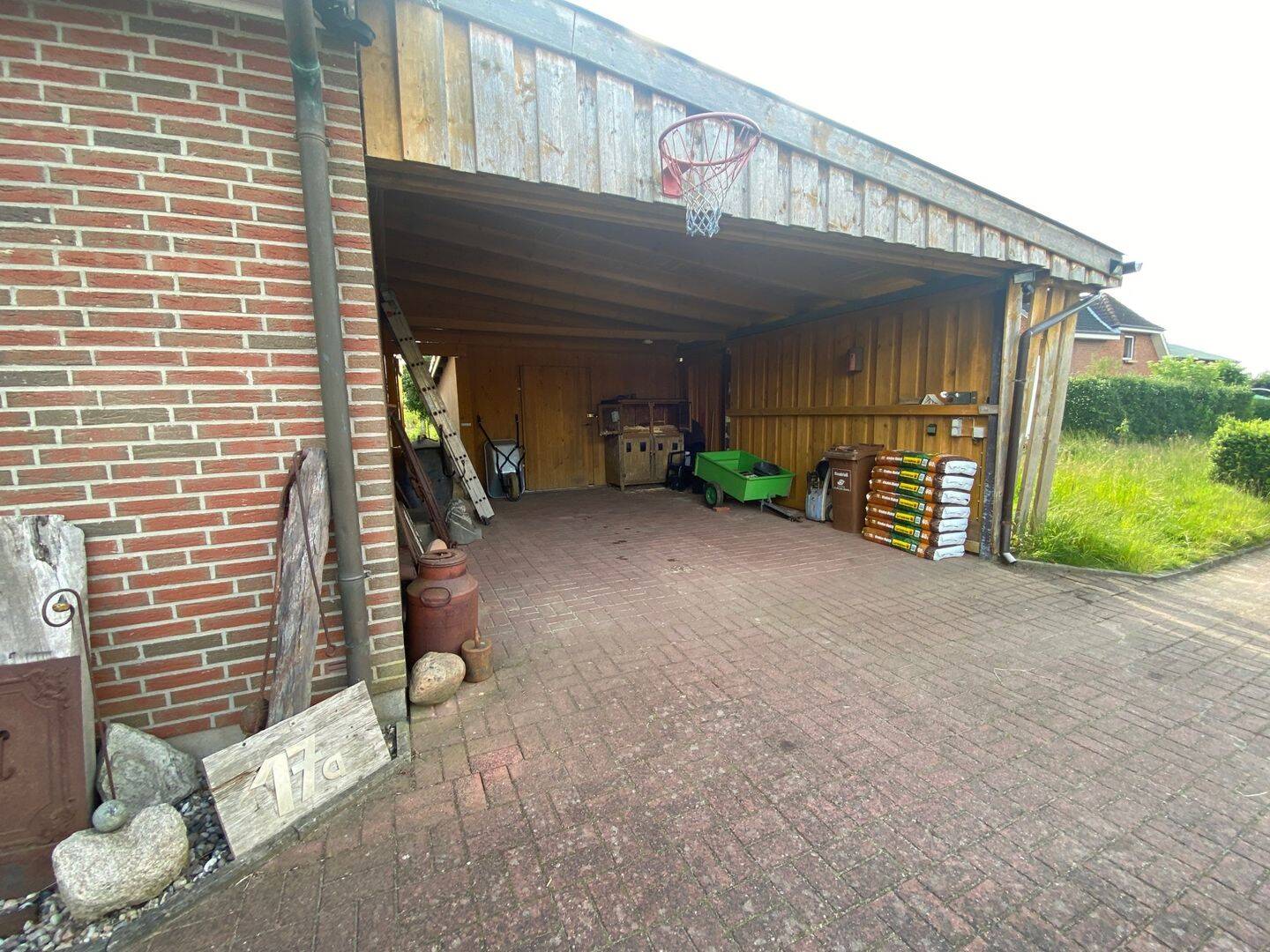 image-64763208
