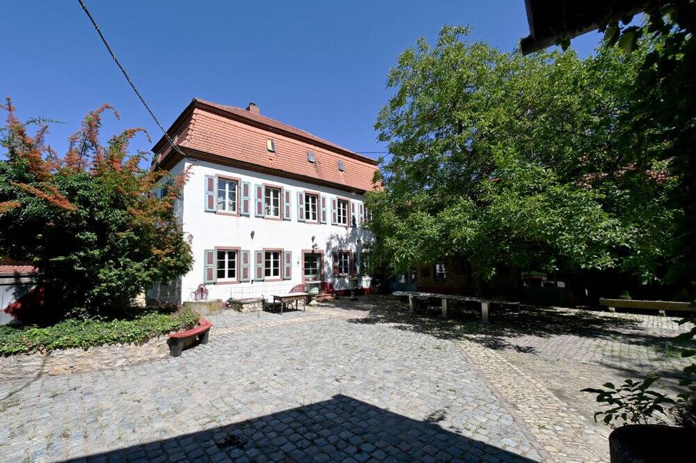 image-62300472